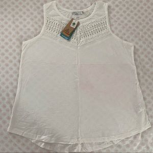 White prAna tank with pink